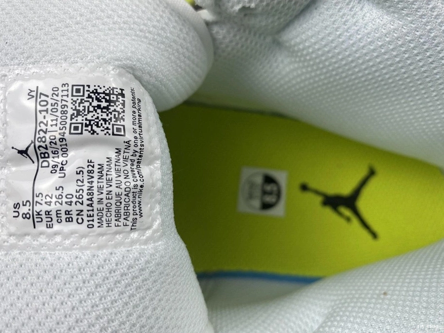 Jordan (W) - Mid Yellow SE Voltage 1 DB2822-107 1102